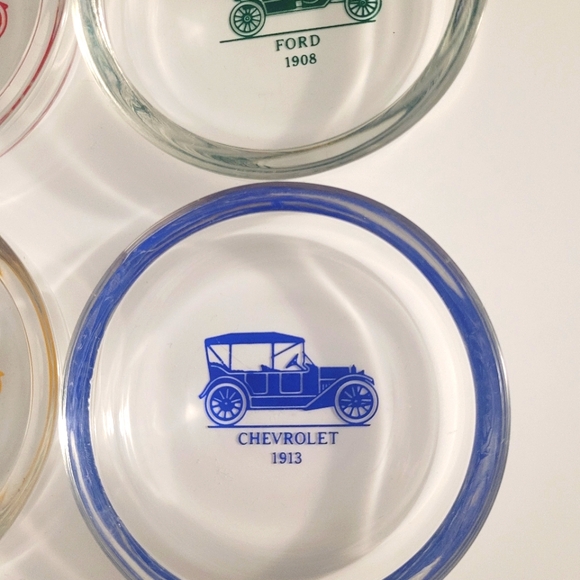 Antique Automobiles - Set of Four Ashtrays - Picture 2 of 5